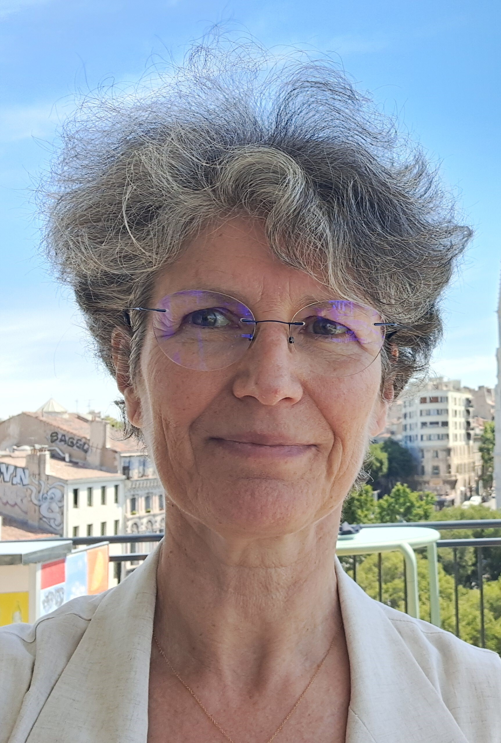 Portrait MH IZAC.copy.jpg